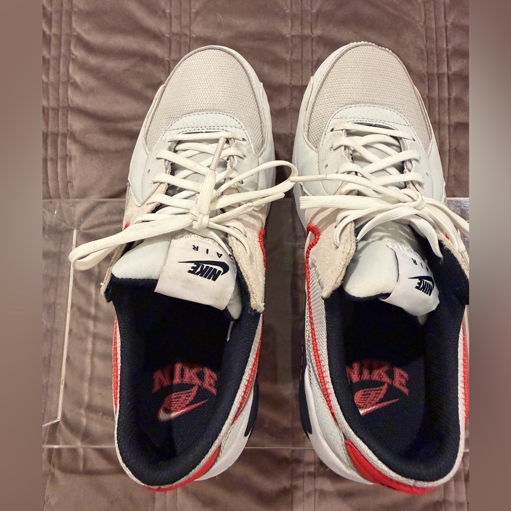 Men’s Nike Air Max sz 9. Cream with Red Accents - Picture 5 of 7